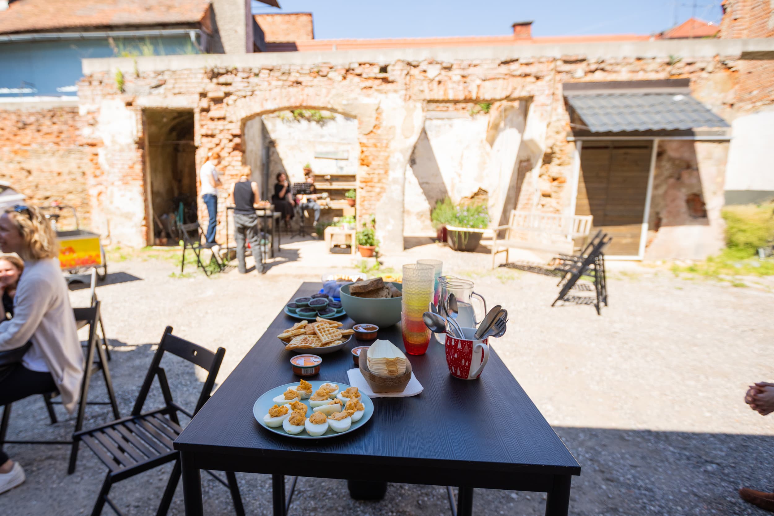 <p>Community brunch and plant exchange in the courtyard</p>