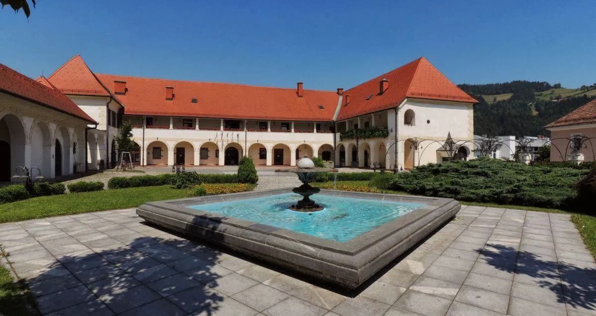 <p>Kočevje in Slovenj Gradec izbrana za projekt skupnostnega preoblikovanja dvori&scaron;č</p>